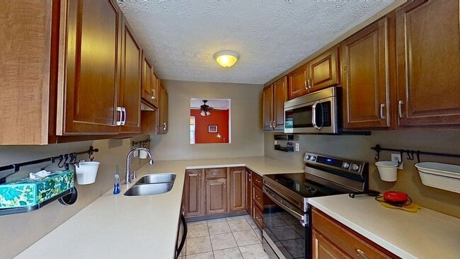Building Photo - 21837 Ronald Dr