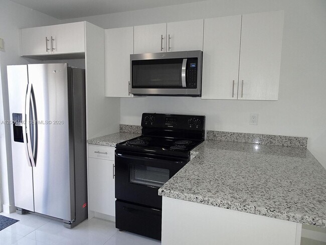 Building Photo - 7921 SW 152nd Ave