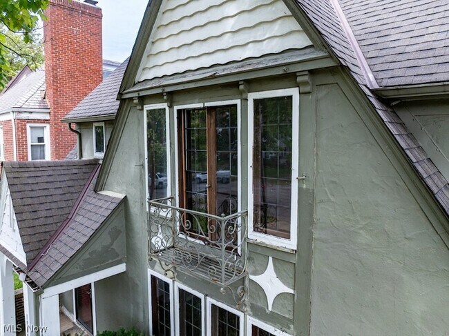 Building Photo - 18405 Newell Rd