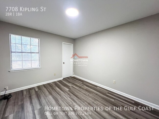 Building Photo - Charming 2-Bedroom Duplex in Pensacola