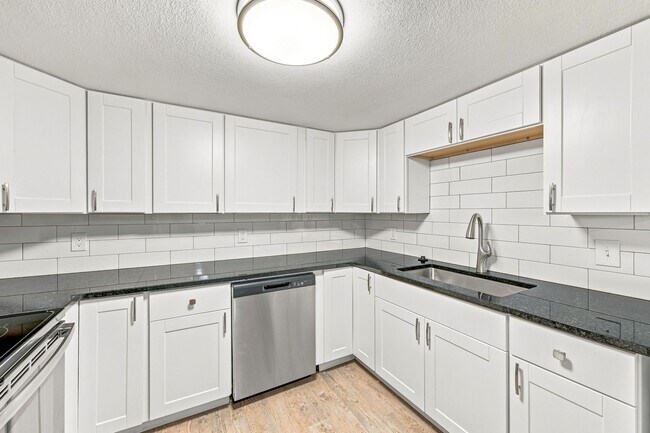 Building Photo - 10765 W 7th Pl