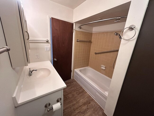 Building Photo - 225 N 8th St