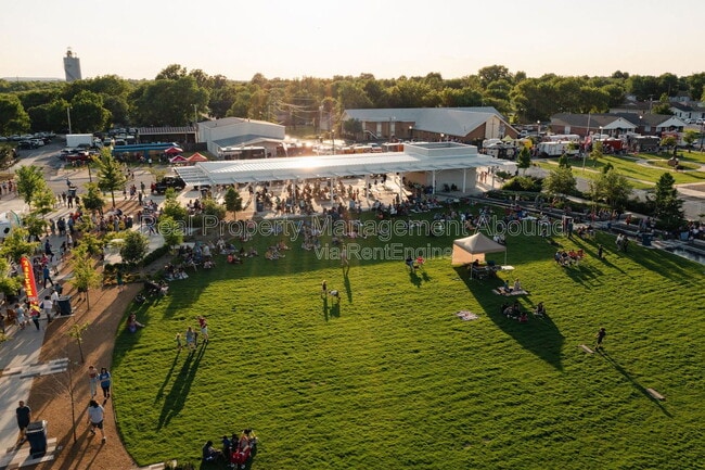 Building Photo - 314 N Birch St