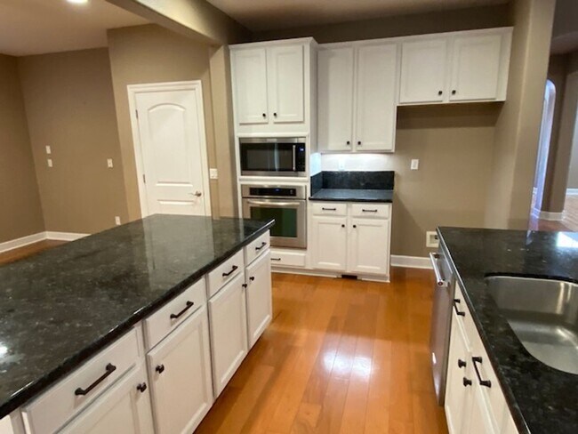 Building Photo - Available 8/1 - Lincoln Crossing 6 bedroom...