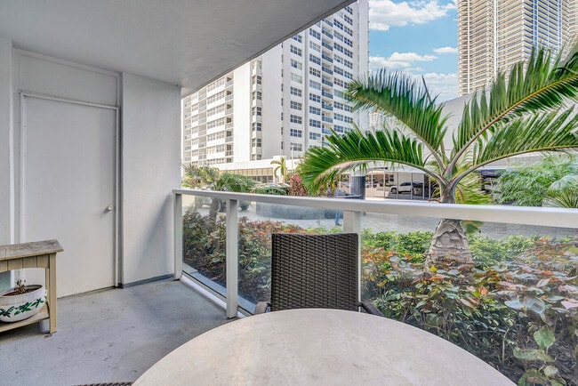 Building Photo - 1904 S Ocean Dr