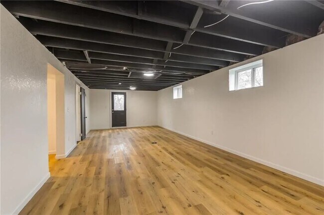 Building Photo - 802 SW Walnut St