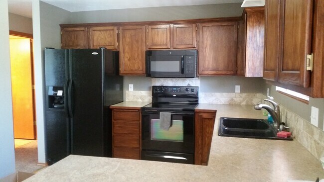 Building Photo - Beautiful South Hill Home!