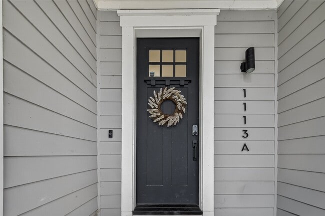 Building Photo - 1113 W 15th 1/2 St