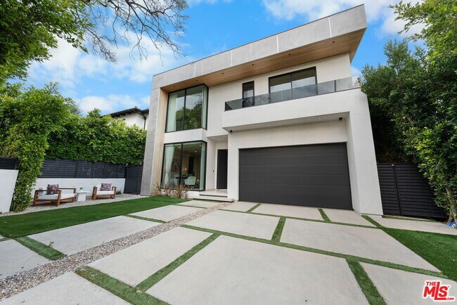 Building Photo - 842 N Orange Grove Ave