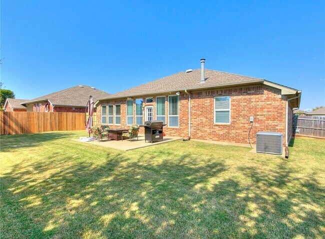 Building Photo - 10704 NW 32nd St