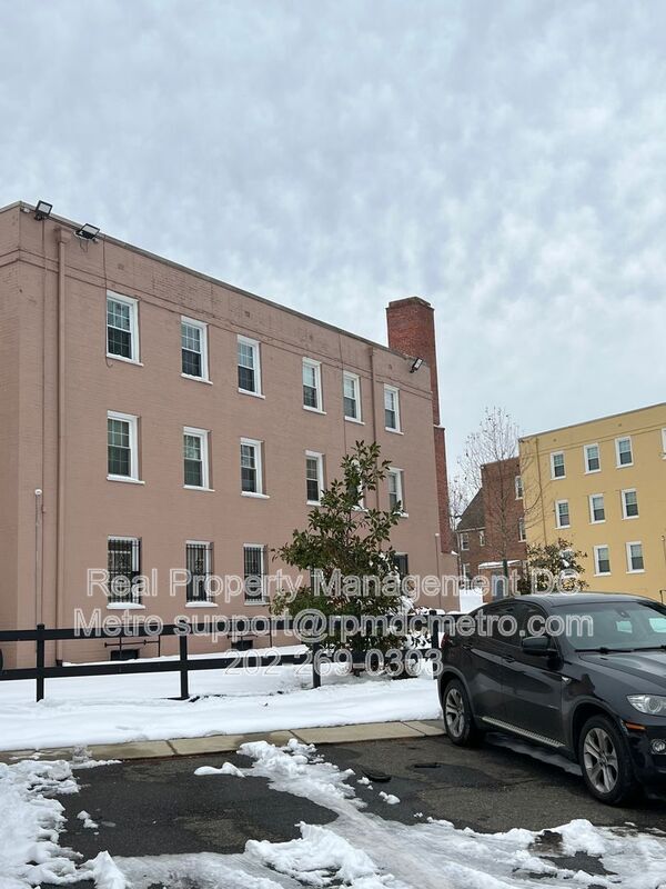 Building Photo - 2008 Fort Davis St SE