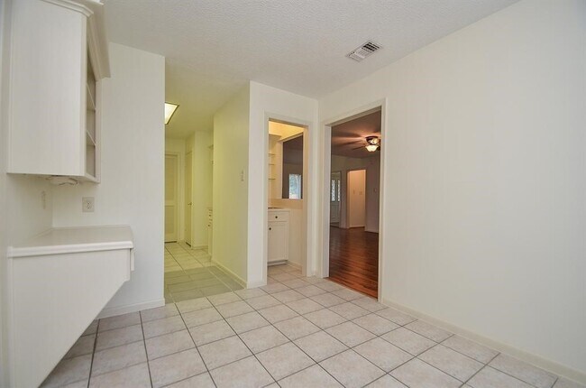 Building Photo - 4811 Wind Chimes Dr