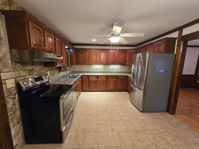 Building Photo - New Listing!!