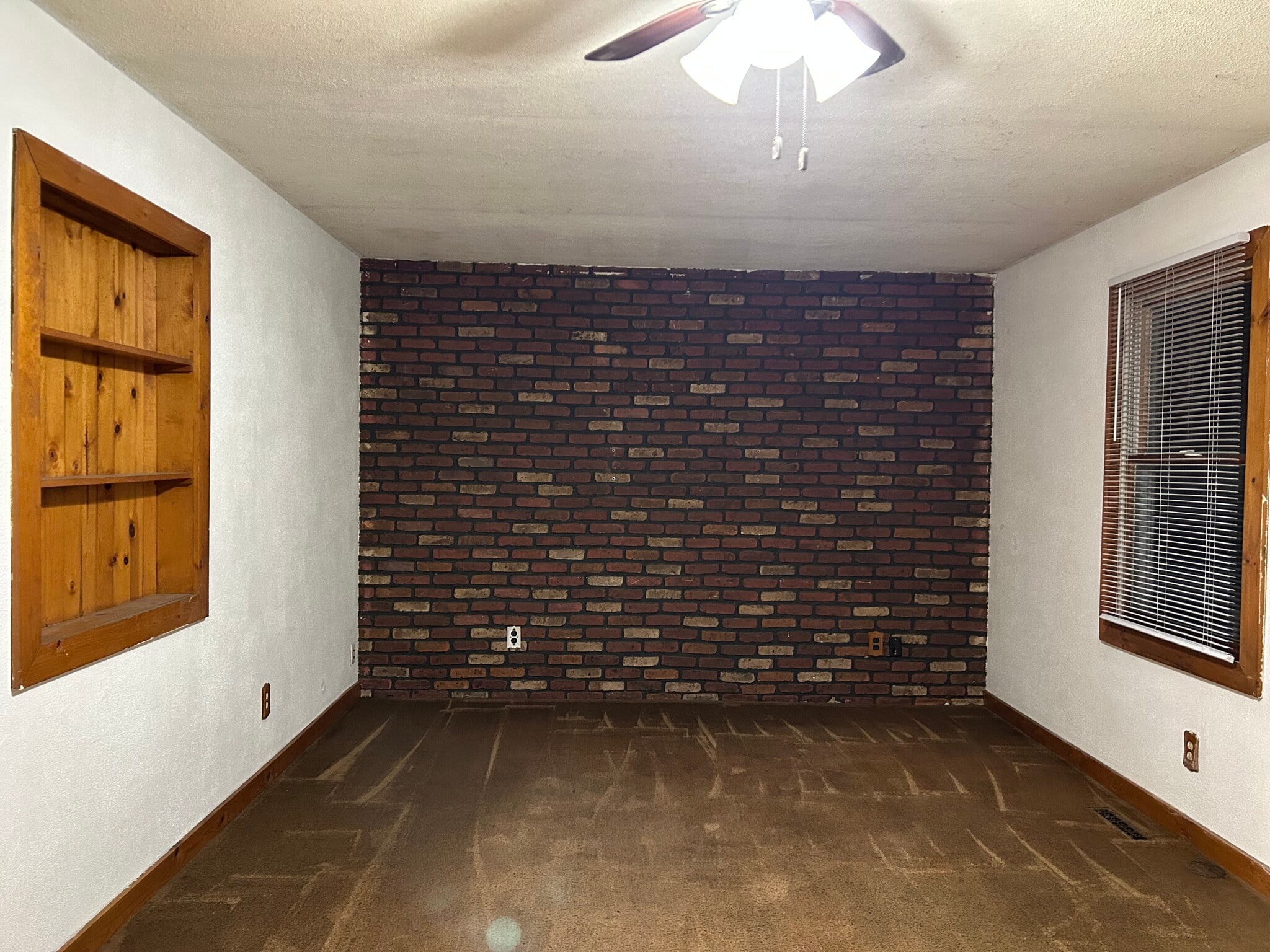 Building Photo - 922 S Spring St