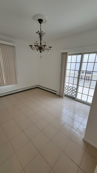 Building Photo - 768 Florence Pl