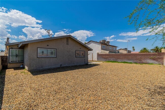 Building Photo - 3780 Avila St