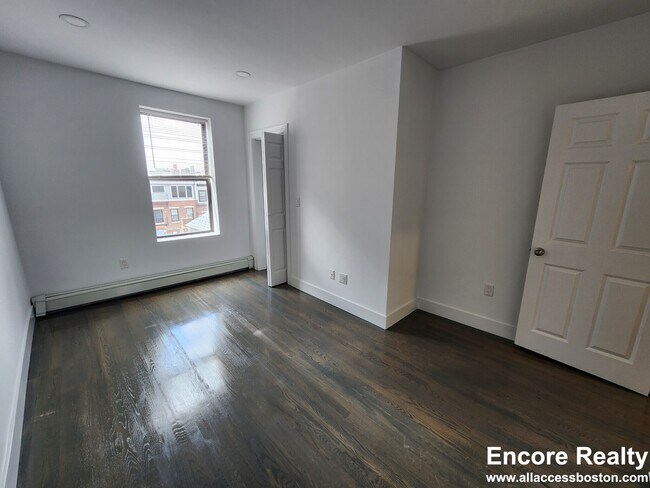 Building Photo - 44 Joy St