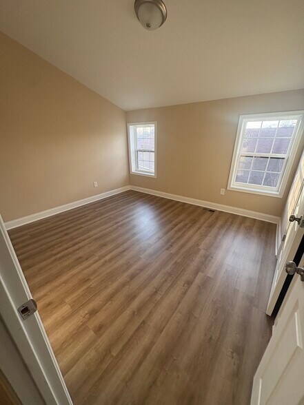 Building Photo - 302 Hendrickson Ln