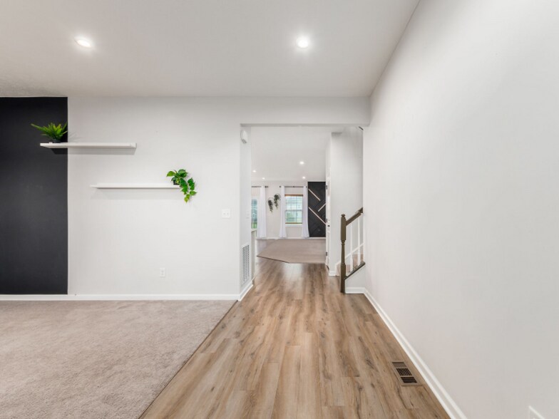 Building Photo - 103 Cameo Wds Dr