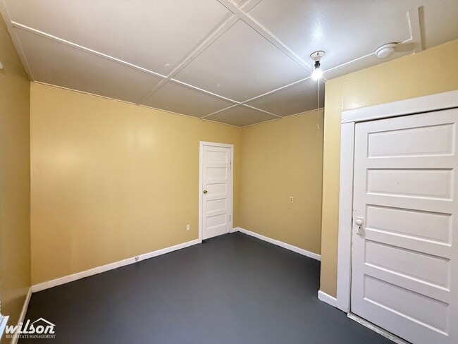 Building Photo - 2-Bedroom House with Fenced Yard & Parking!