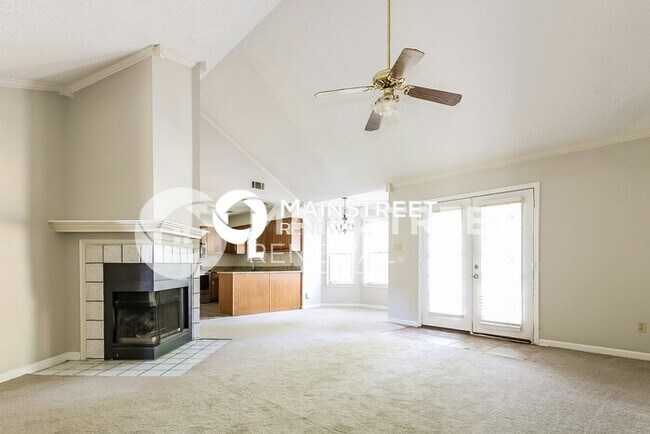 Building Photo - 3 Bedroom Pet-Friendly Home in Memphis, TN with Main Street Renewal