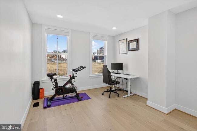 Building Photo - 2015 Gales St NE