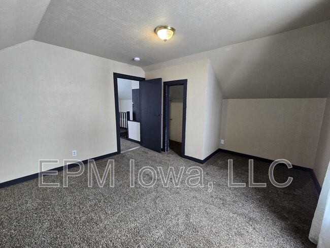 Building Photo - 304 N Nesbit Rd