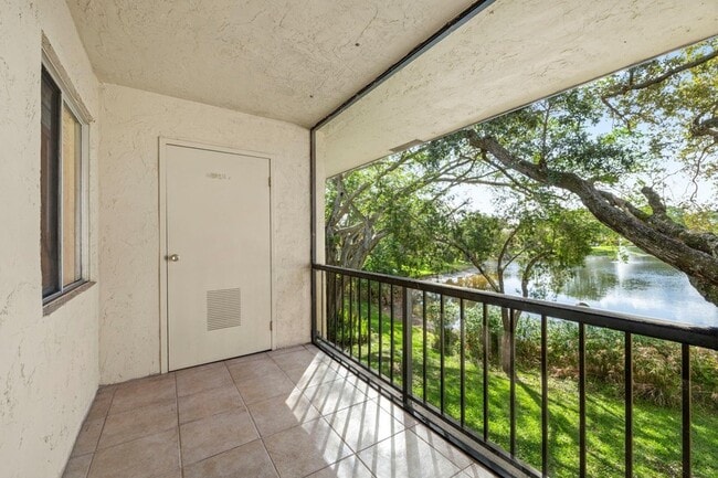 Building Photo - 830 SW 9th St Cir