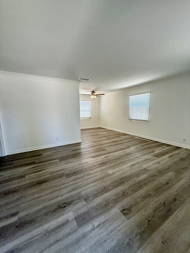 Building Photo - Beautiful 3 bedroom 1 bath home