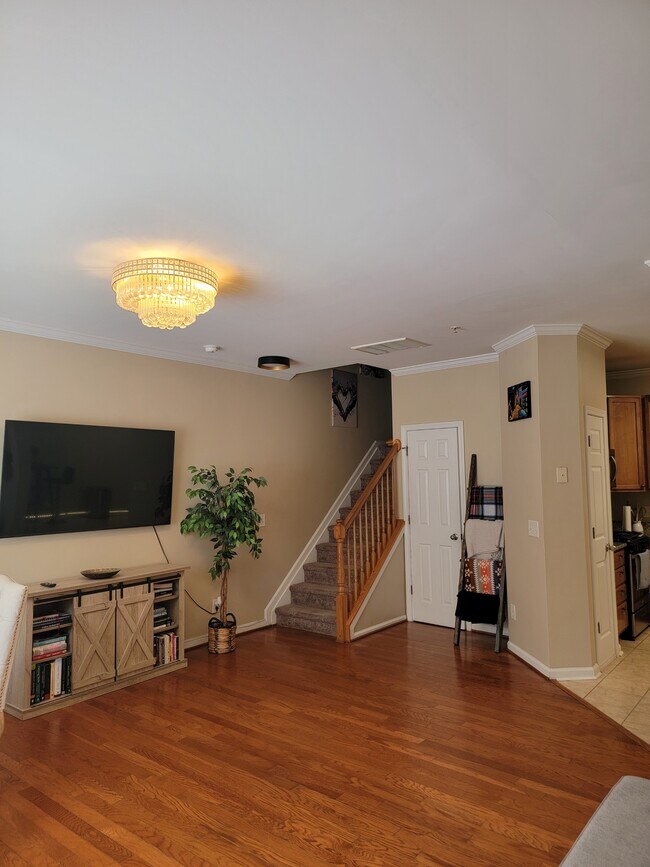 Building Photo - 2220 Valley Edge Dr