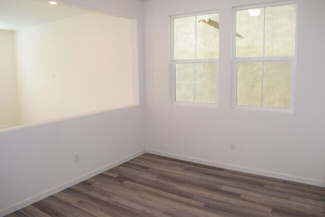 Building Photo - Beautiful Brand New Home located in the Ve...