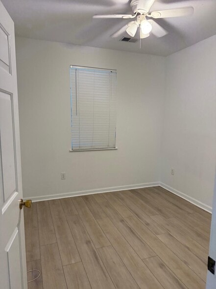 Building Photo - 1306 River Oaks Dr