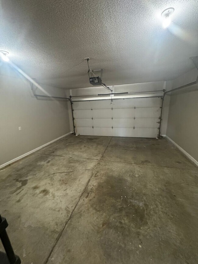 Building Photo - 509 S Whippoorwill Dr