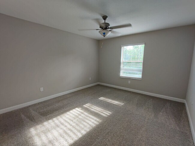 Building Photo - 1290 White Fox Run
