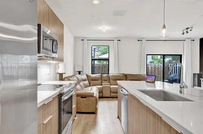 Building Photo - 10437 NW 82nd St