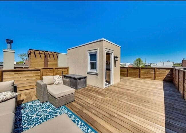 Building Photo - 1802 W Diversey Pkwy