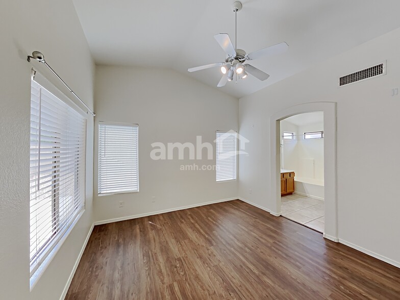 Building Photo - 13948 N 134th Dr