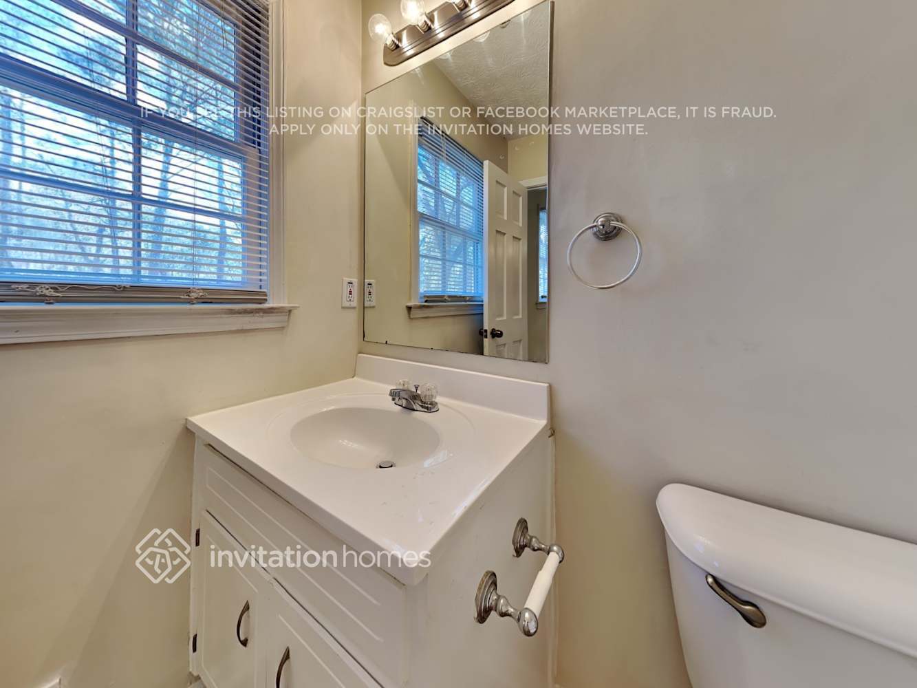 Building Photo - 4258 Castlegate Dr