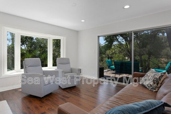 Building Photo - 3267 Bernardo Ln