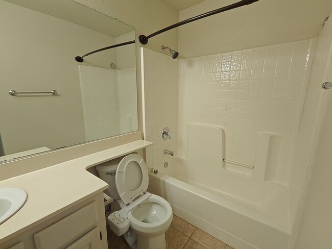 Building Photo - 3 Bedroom for Rent in River Oaks! $4,975