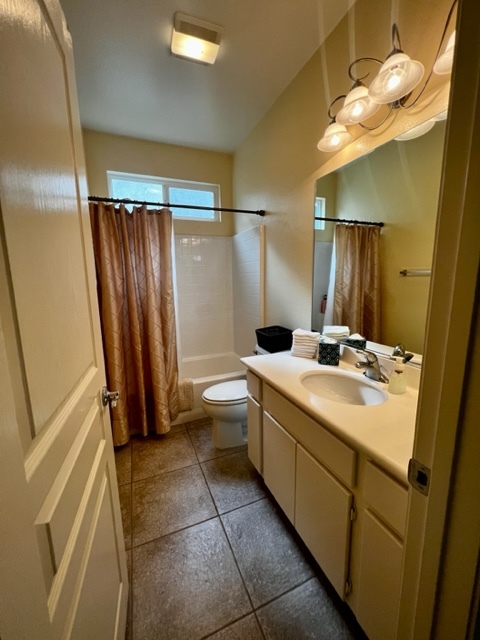 Guest Bathroom with tub - 8325 Carnoustie Ave