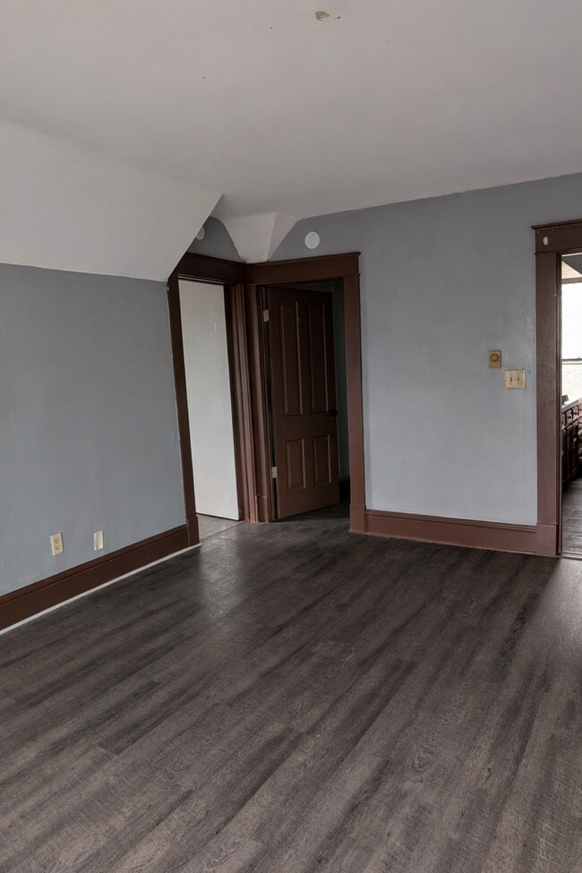 Building Photo - 604 Middlebury St