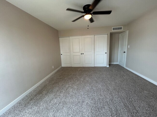Building Photo - 2699 E Silk Oak Dr