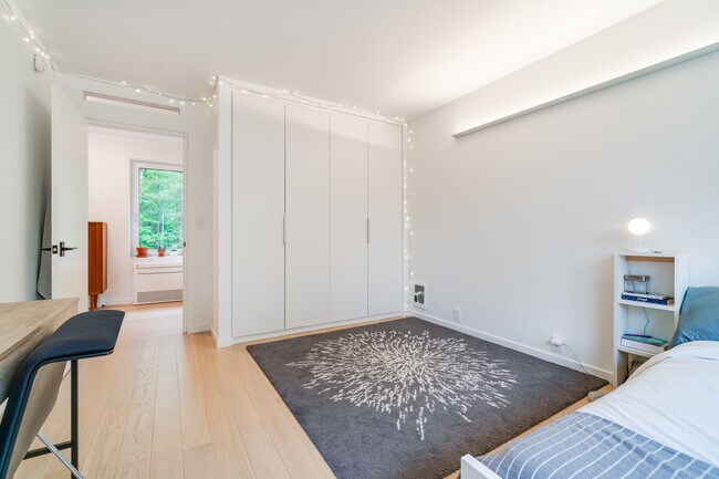 Building Photo - 40 Russells Hill Rd