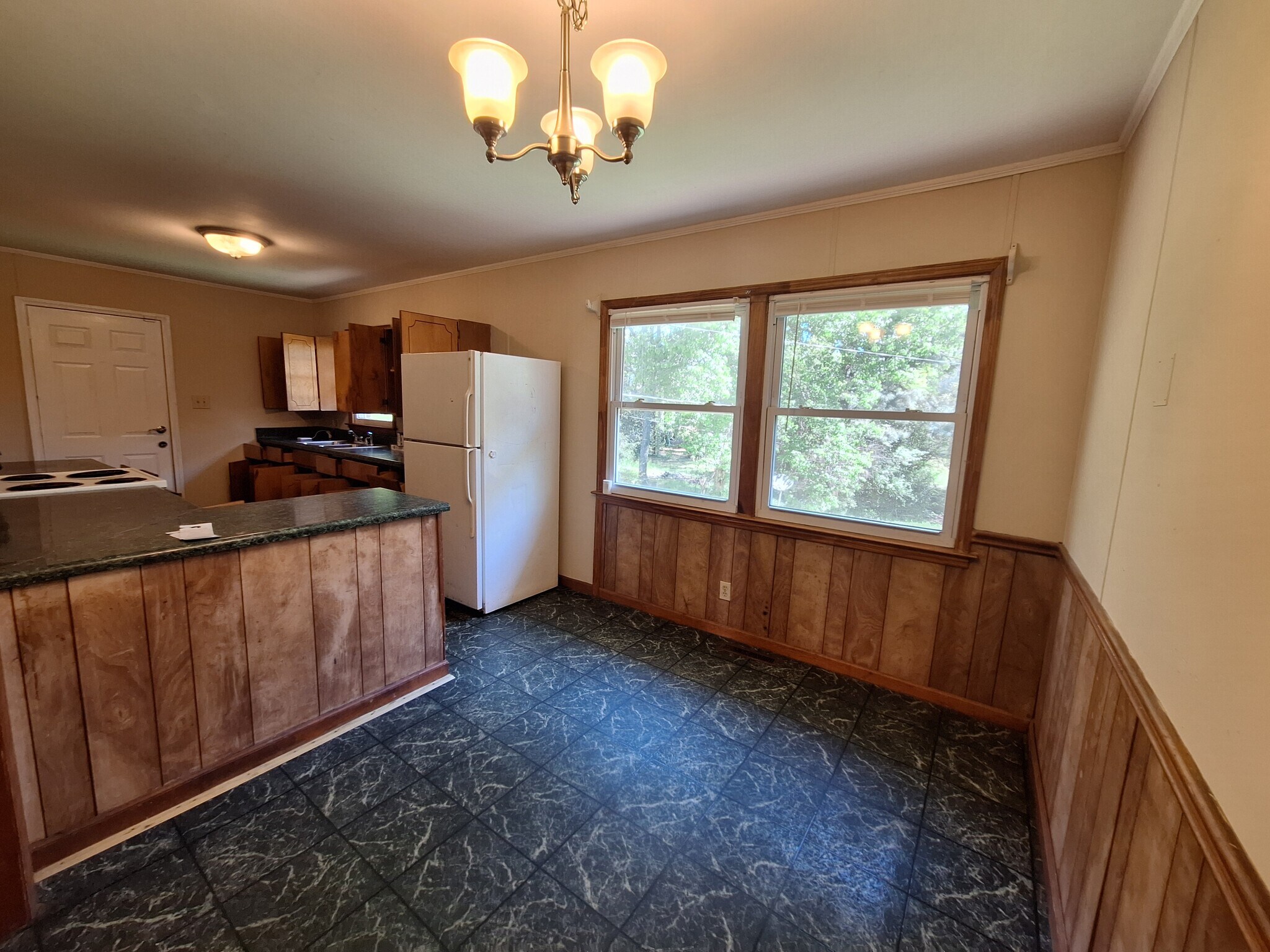Building Photo - 412 Azalea Dr