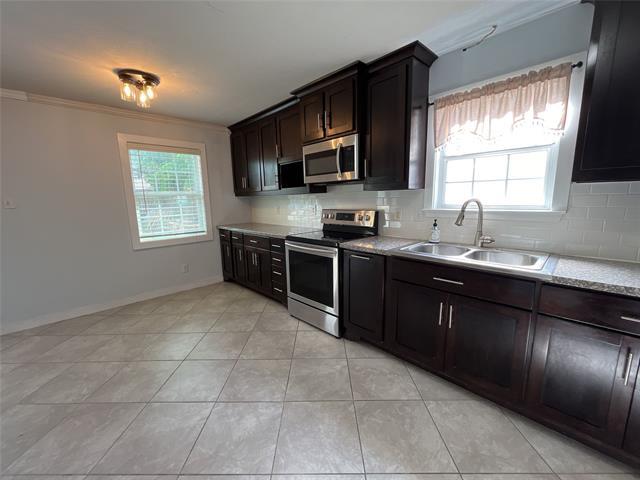 Building Photo - 12120 Bishop Dr