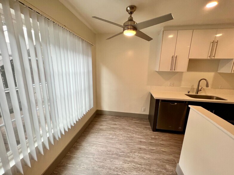 Building Photo - 12727 Matteson Ave