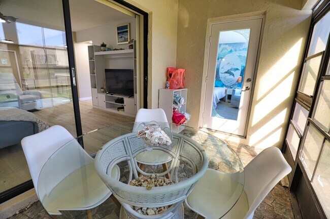 Building Photo - Seasonal Short-term 2-Bedroom 2-Bathroonm Condo located at Mission Lakes!