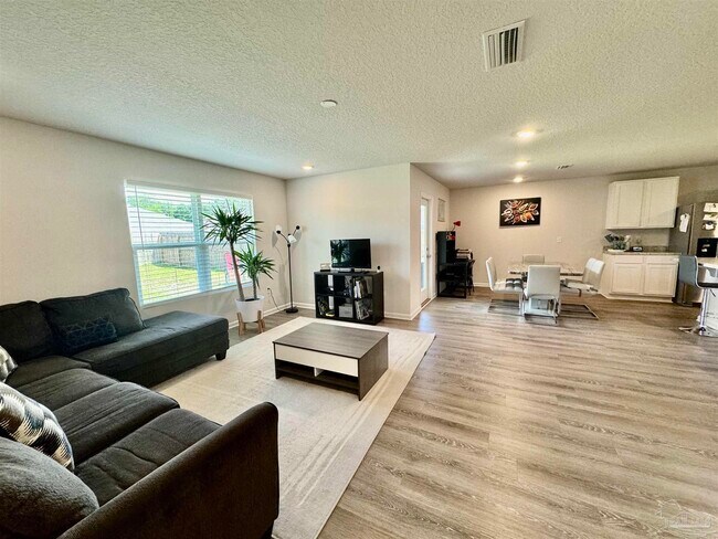 Building Photo - 914 Lovebird Ct