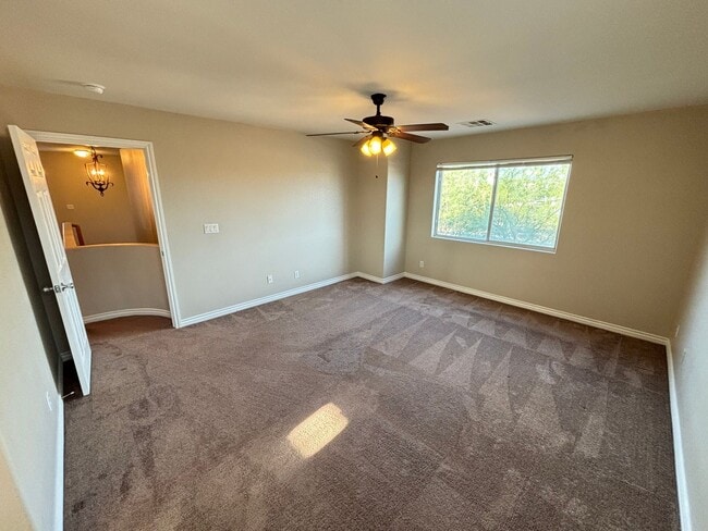 Building Photo - Spacious 4BED/3BATH Home Located in North Las Vegas Enjoy Rent-Free Holidays!